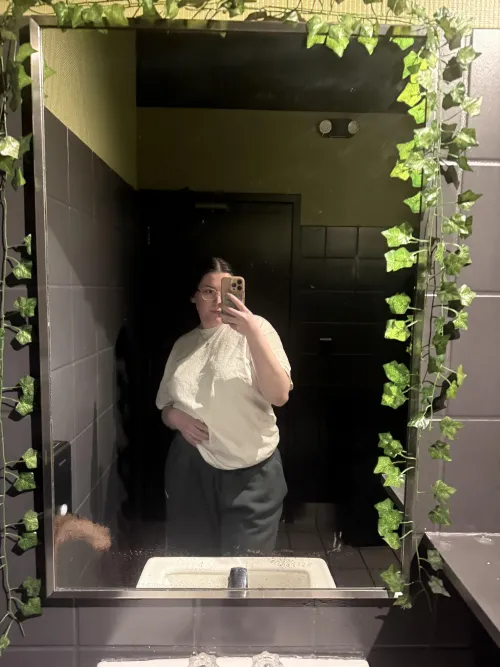 My navel is getting deeper the more I fill up 😈