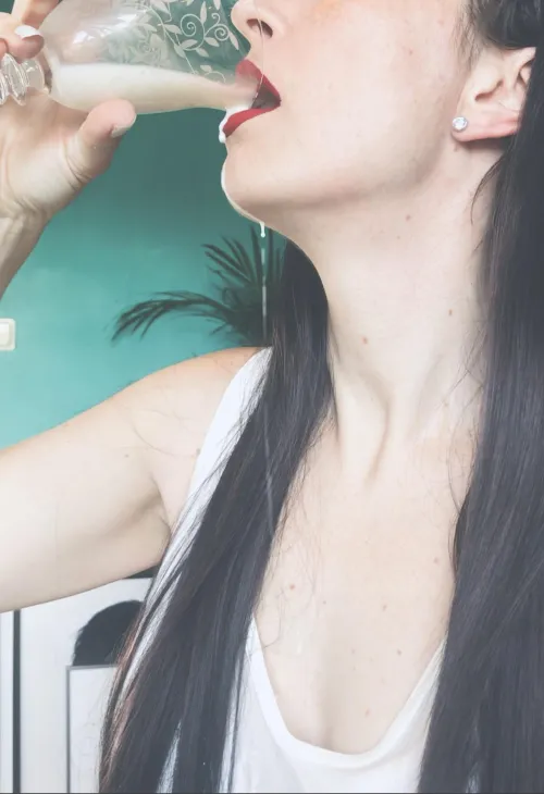 My red lips are my signature, leaving an unforgettable mark on every glance, every thought, every dream.🤍💋