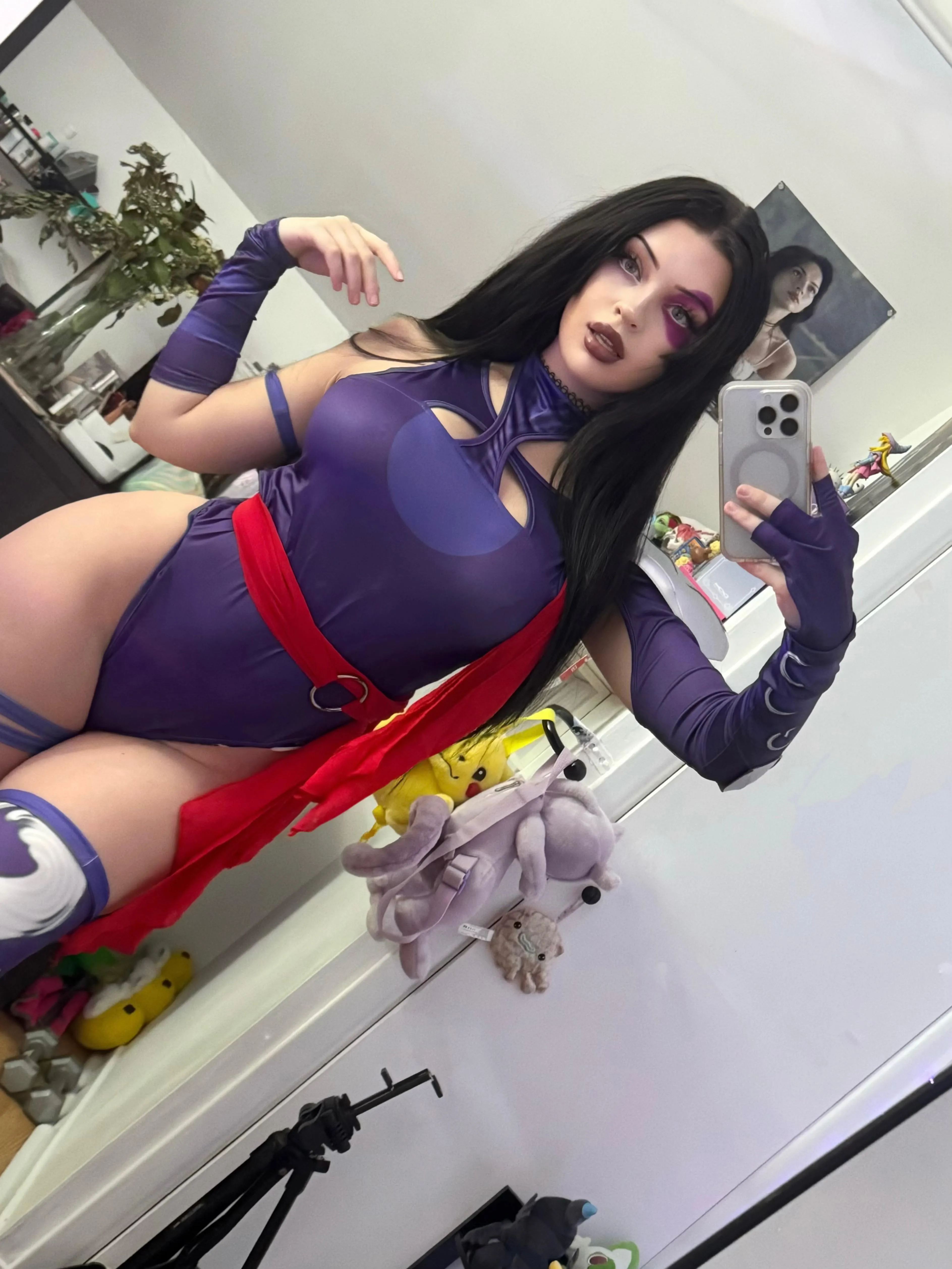 say hey if you like girls who cosplay 🖤✨