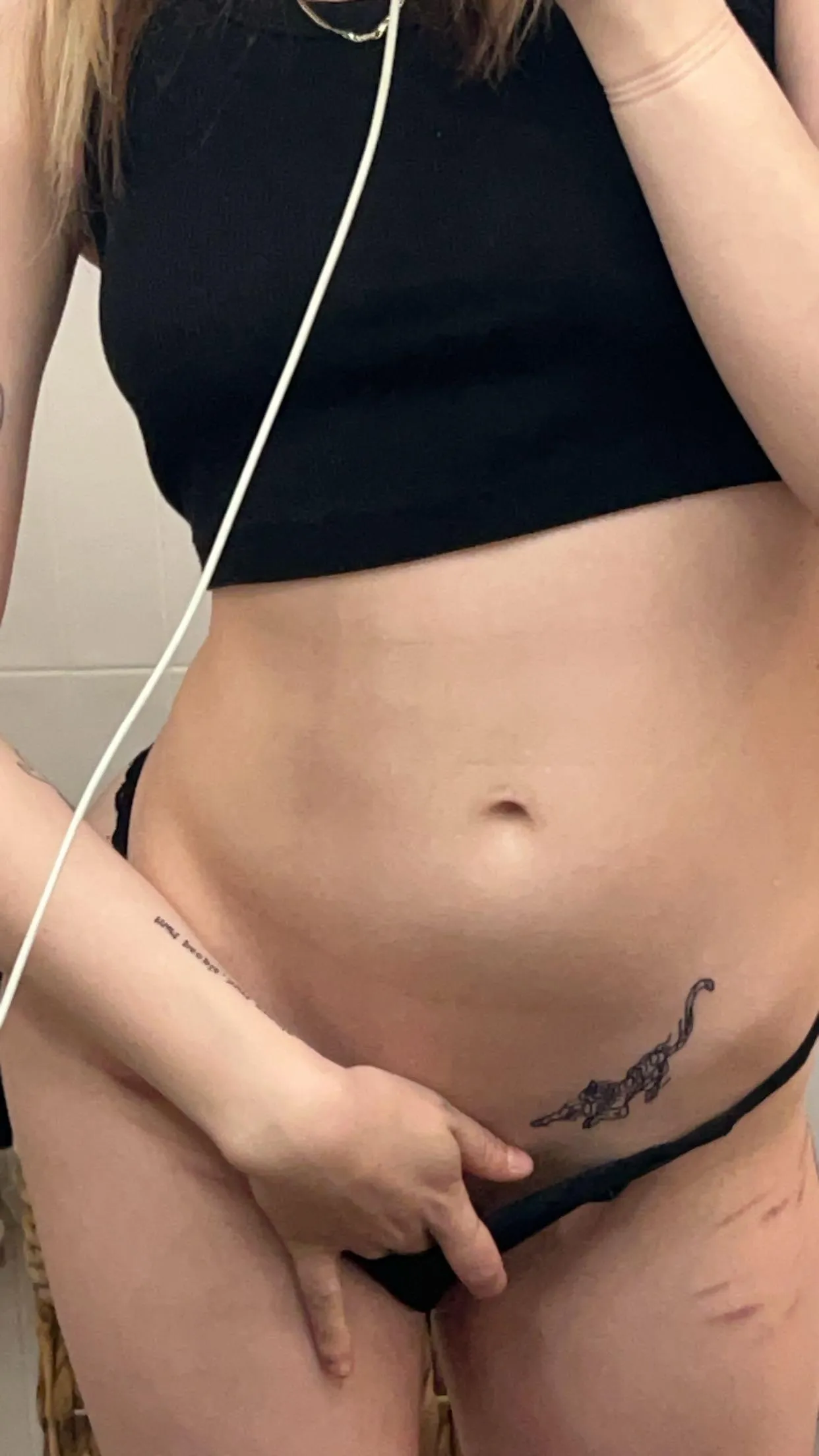 say yes if you want me to touch myself for you 😍