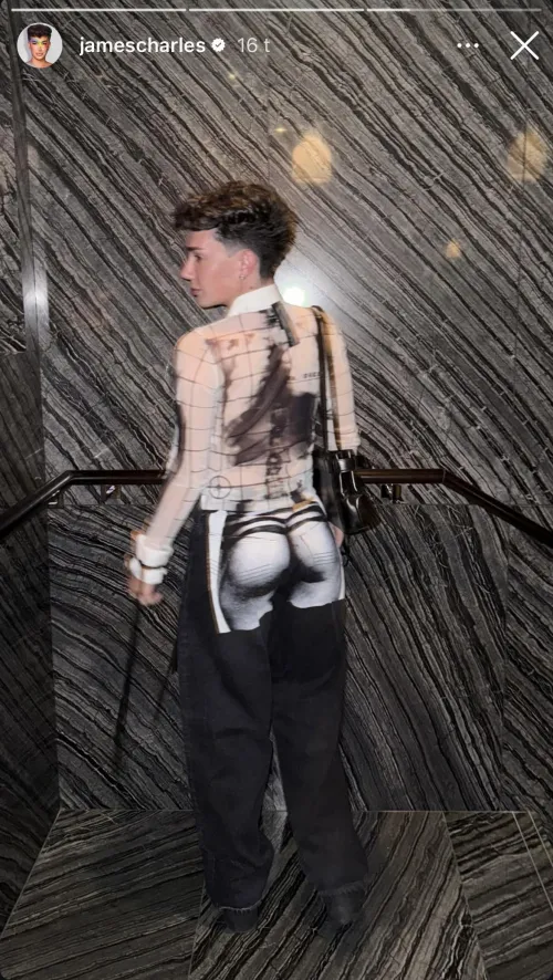 This pic quickly disappeared from his story again. 🤔