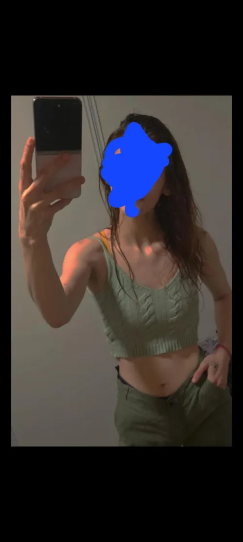 Venez dm si vous la voulez sans vêtements