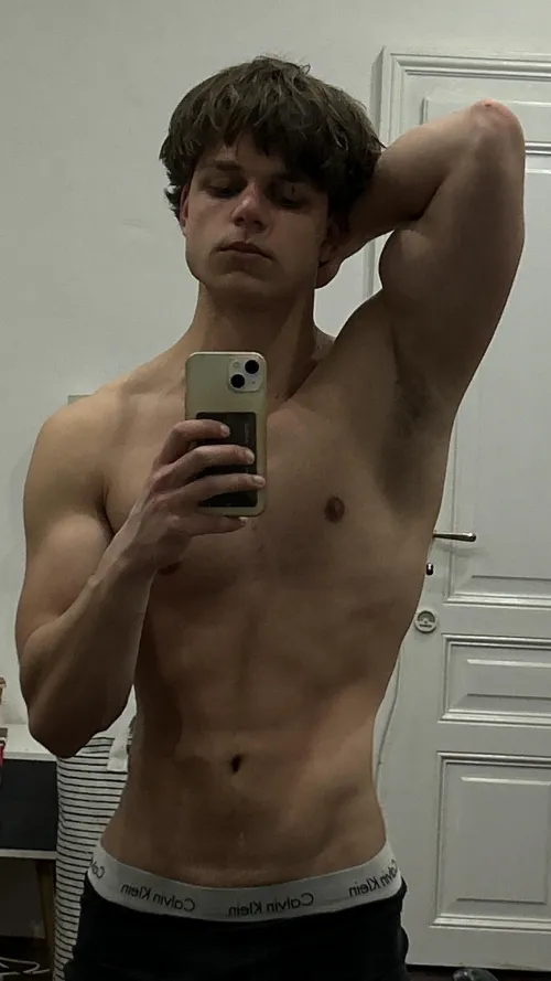 Would you sniff my musky pits?