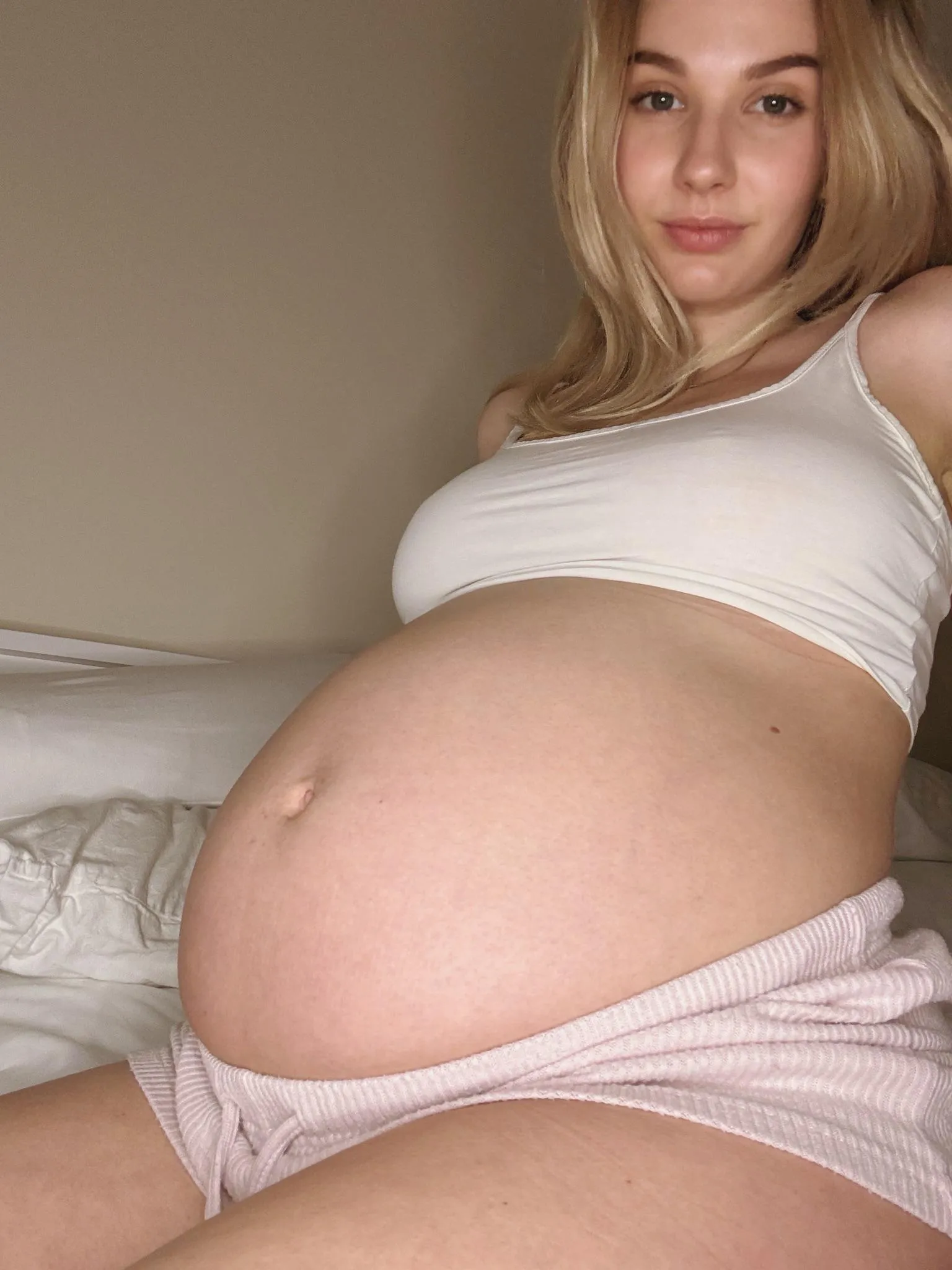 21f do you fancy a pregnant girl?