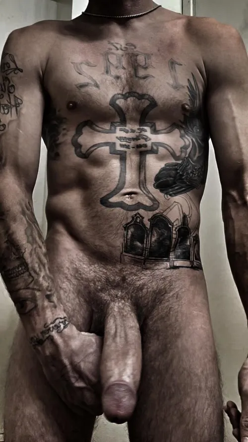 32 curious love showing off