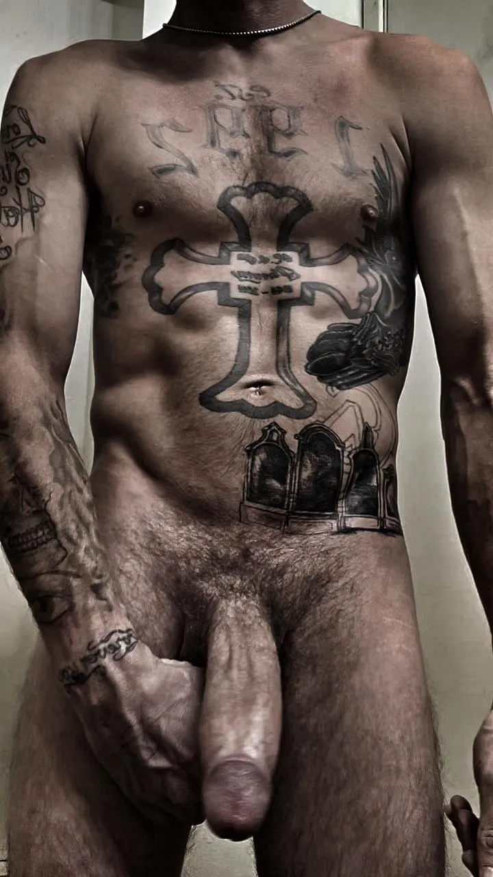 32 curious love showing off