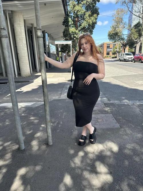 A tight dress in a big girl is always 🤤