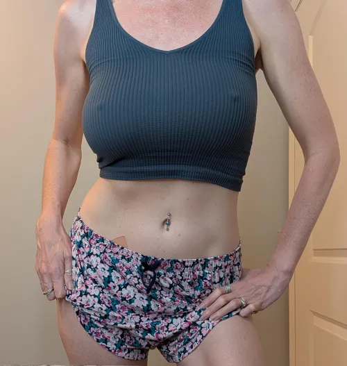 Been in my jammies all day, time to head out on the town! Hubby's curious...should I wear a bra or FREE THE BOOBIES 😁???