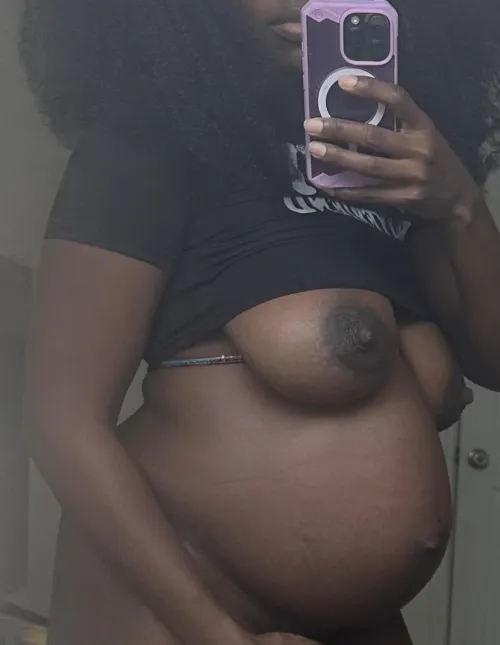 Big tiddies for a big belly 😋