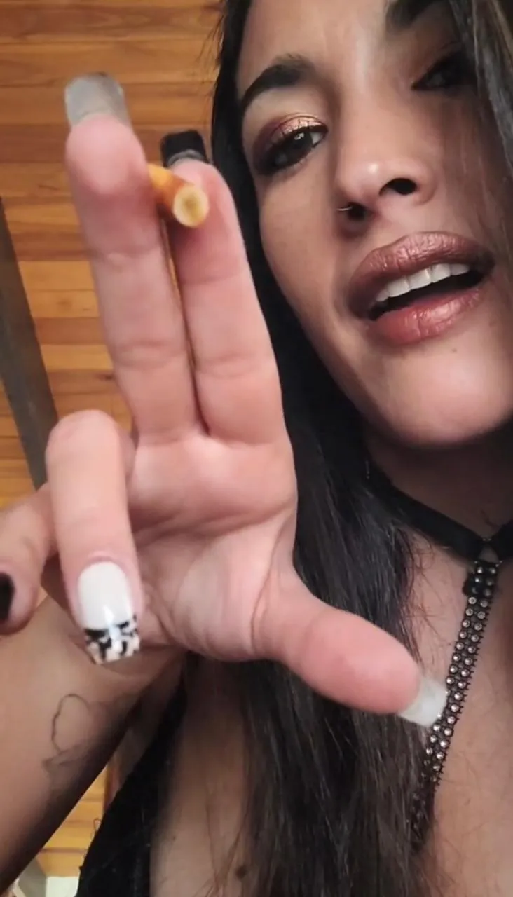 How much do men like it when a woman smokes while you fuck her?