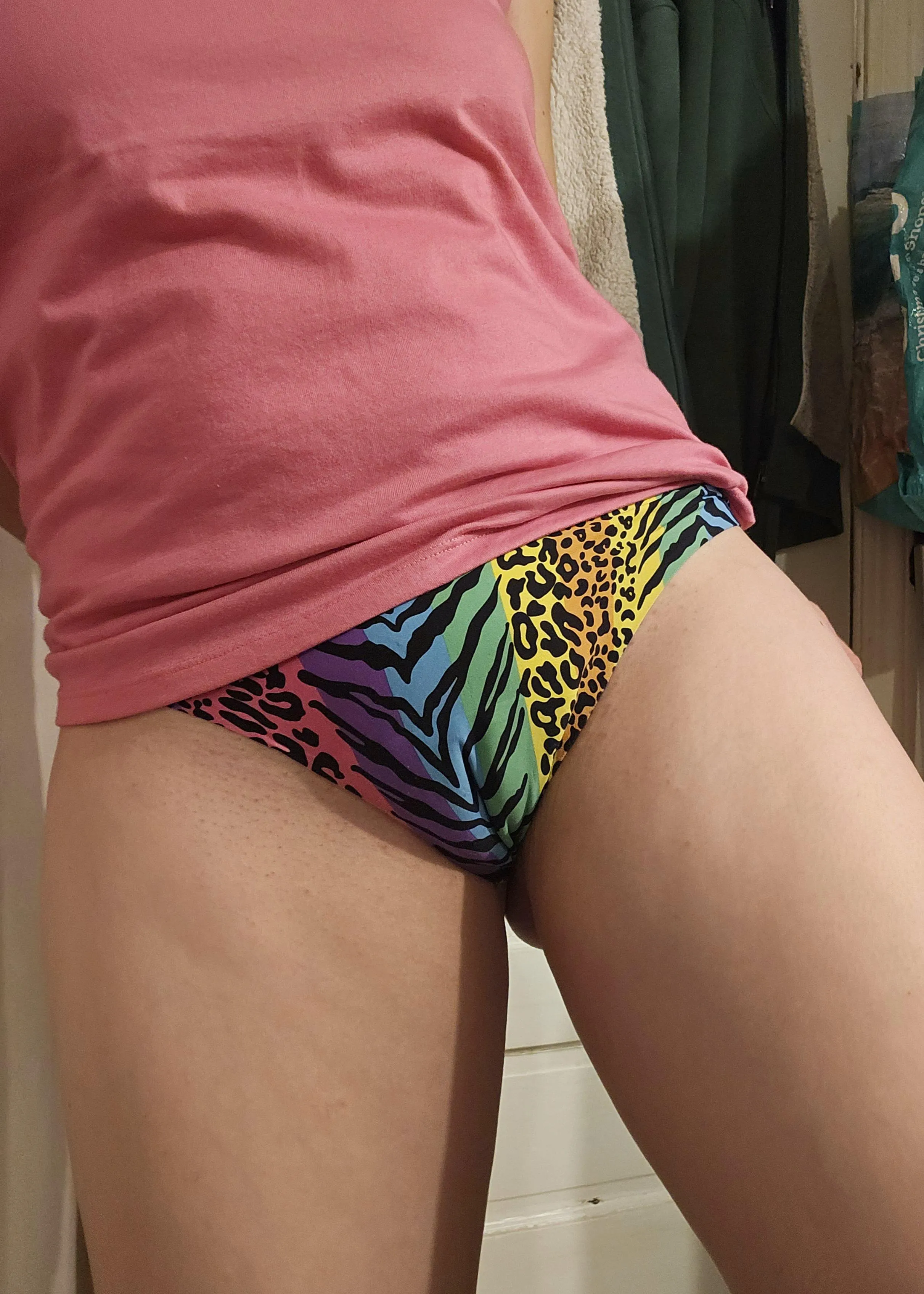 I took this pic, then realized how bad the cameltoe is when I saw it 🙈