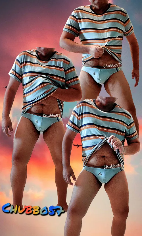 If you can't beat your Monday blues, at least colour-coordinate them. 😜💙🔵🏙️🐦🤖