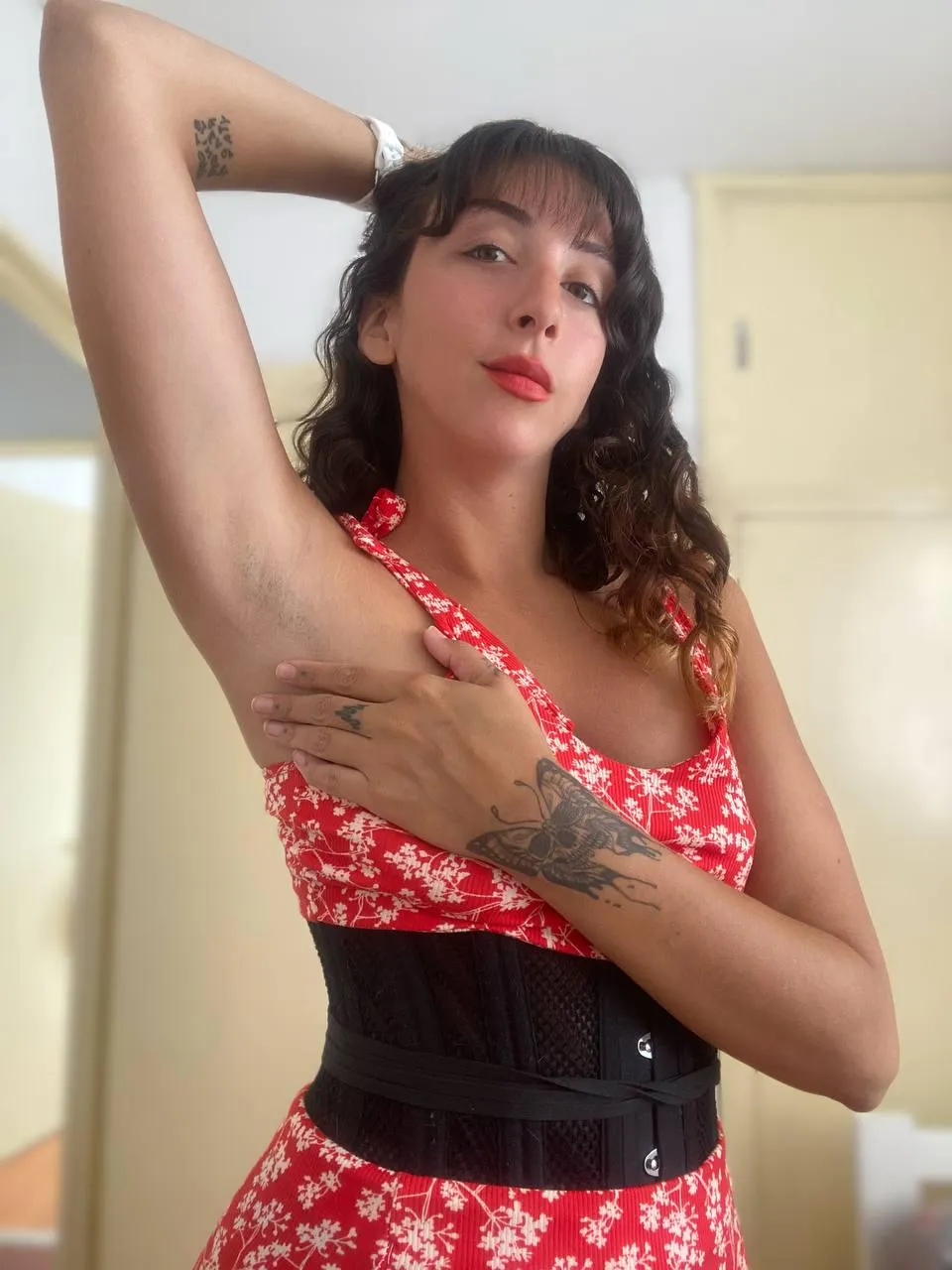 My armpits are your new home, do you dare to settle there?