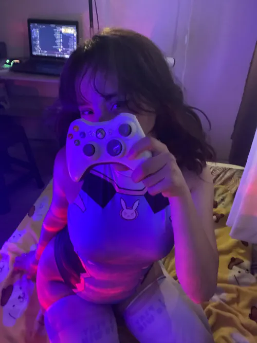 [online] Anyone looking for a cute 18 year old gamer gf?