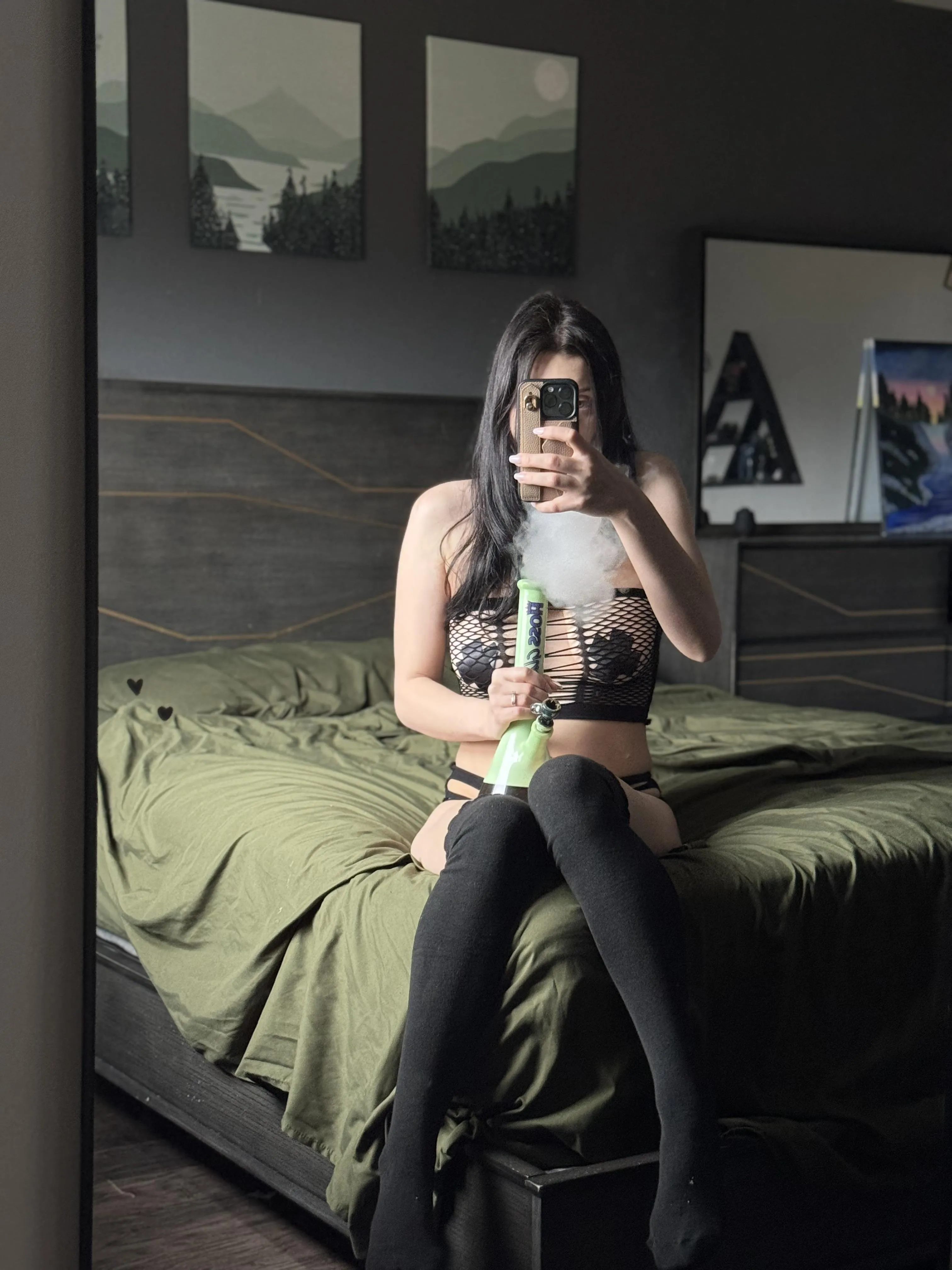 Quick toke before I introduce him to my girlfriend 😉🍍