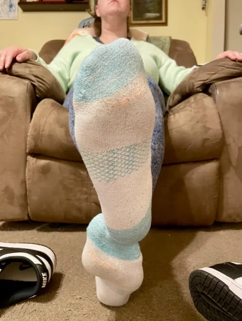 [Selling] My big feet make my socks smell strong and the smell lasts a long time 💕