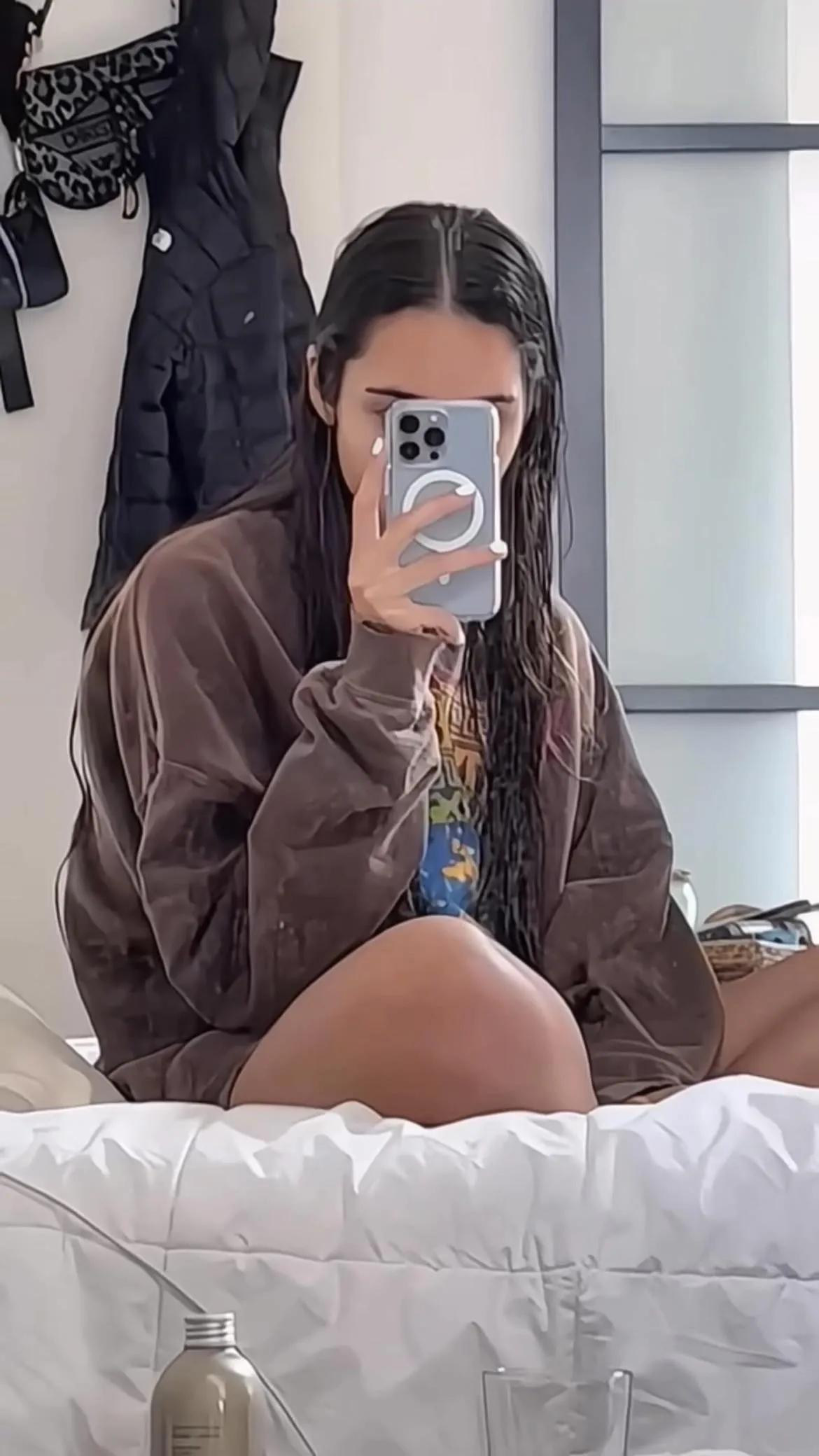 Tbh I only like talking to guys who actually know how to hold a conversation 💁🏻‍♀️So if ur boring, don’t even try 😛 (srry if I haven’t replied to ur msgs pls msg me againnnn)