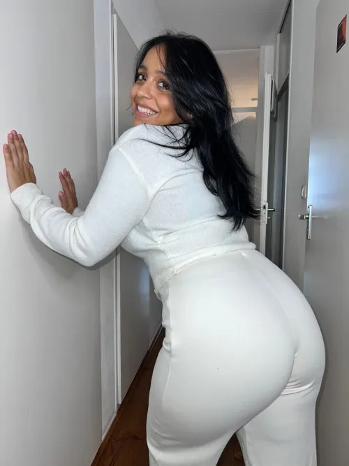 The more you taste my booty, The sweeter I am