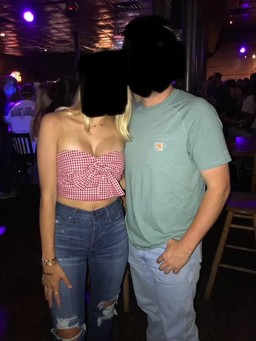 Young fit couple looking for other couples. No single males!!!