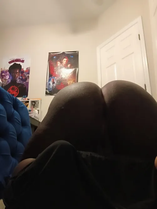 [20m] lookimg for black verse, prefer stocky or slim.