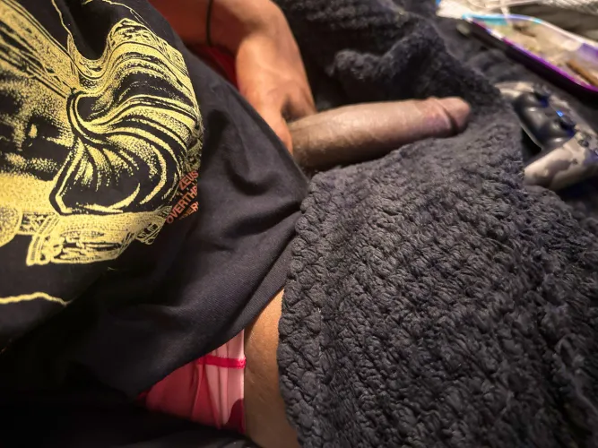 Age:21 would you suck daddy while he plays, you tiny clitty boi?