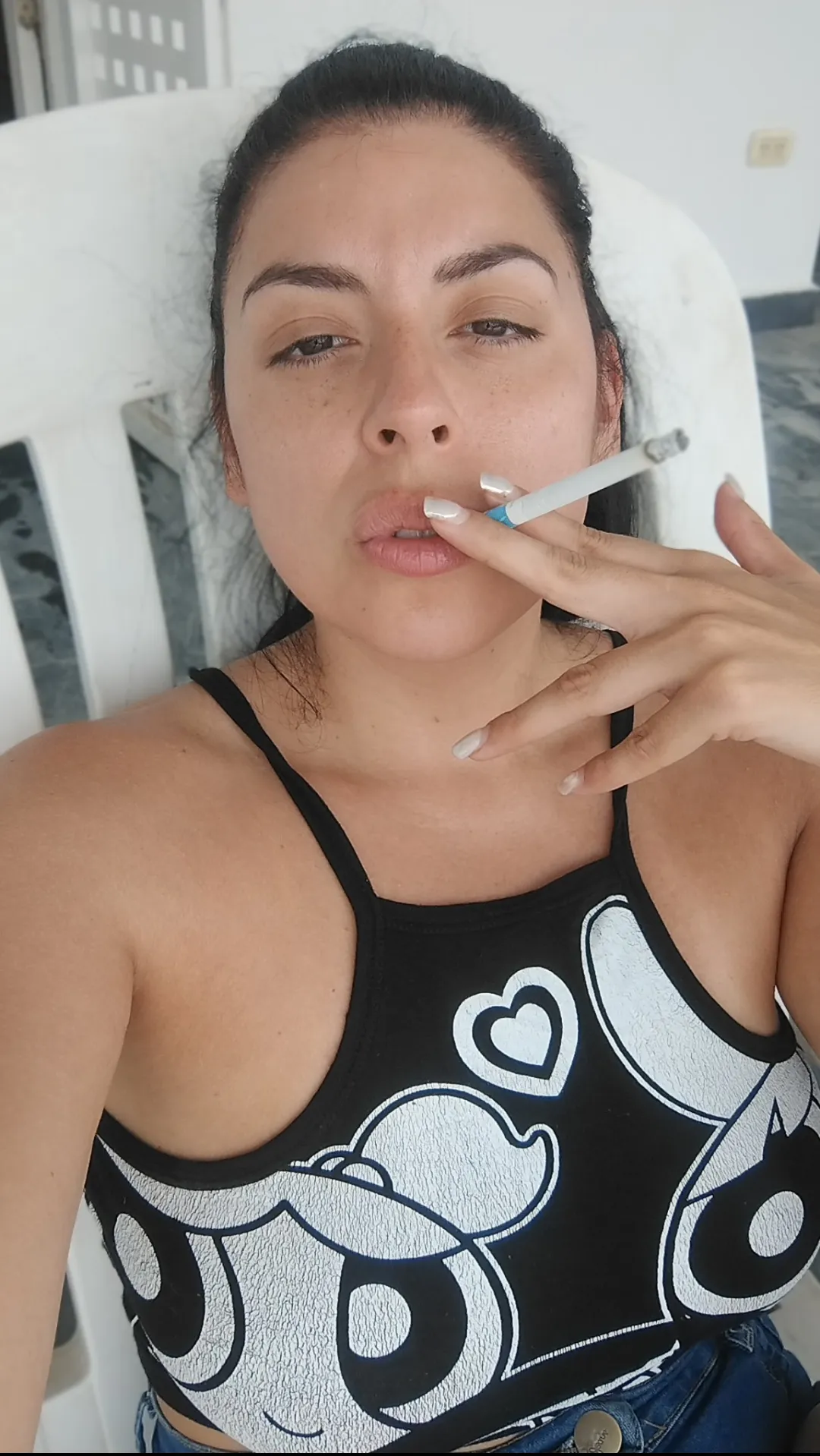 Before breakfast I smoke a cigarette