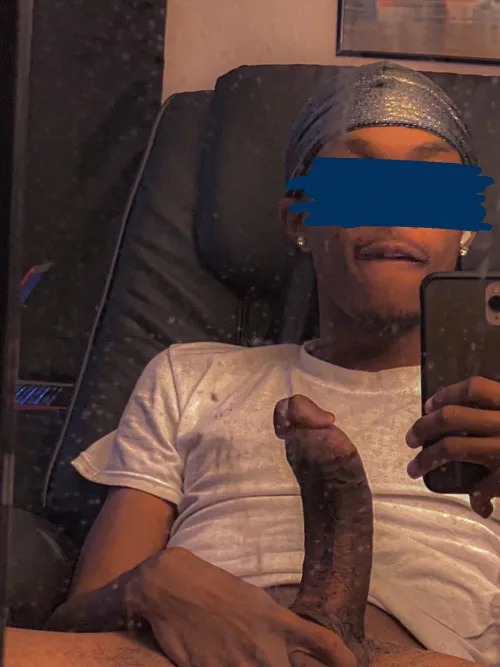 I need to cum .. who's gonna help me out???💦💦