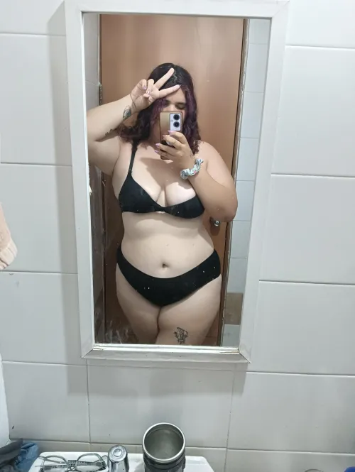 I wanna sext a lot and fill my holes rn 🤤