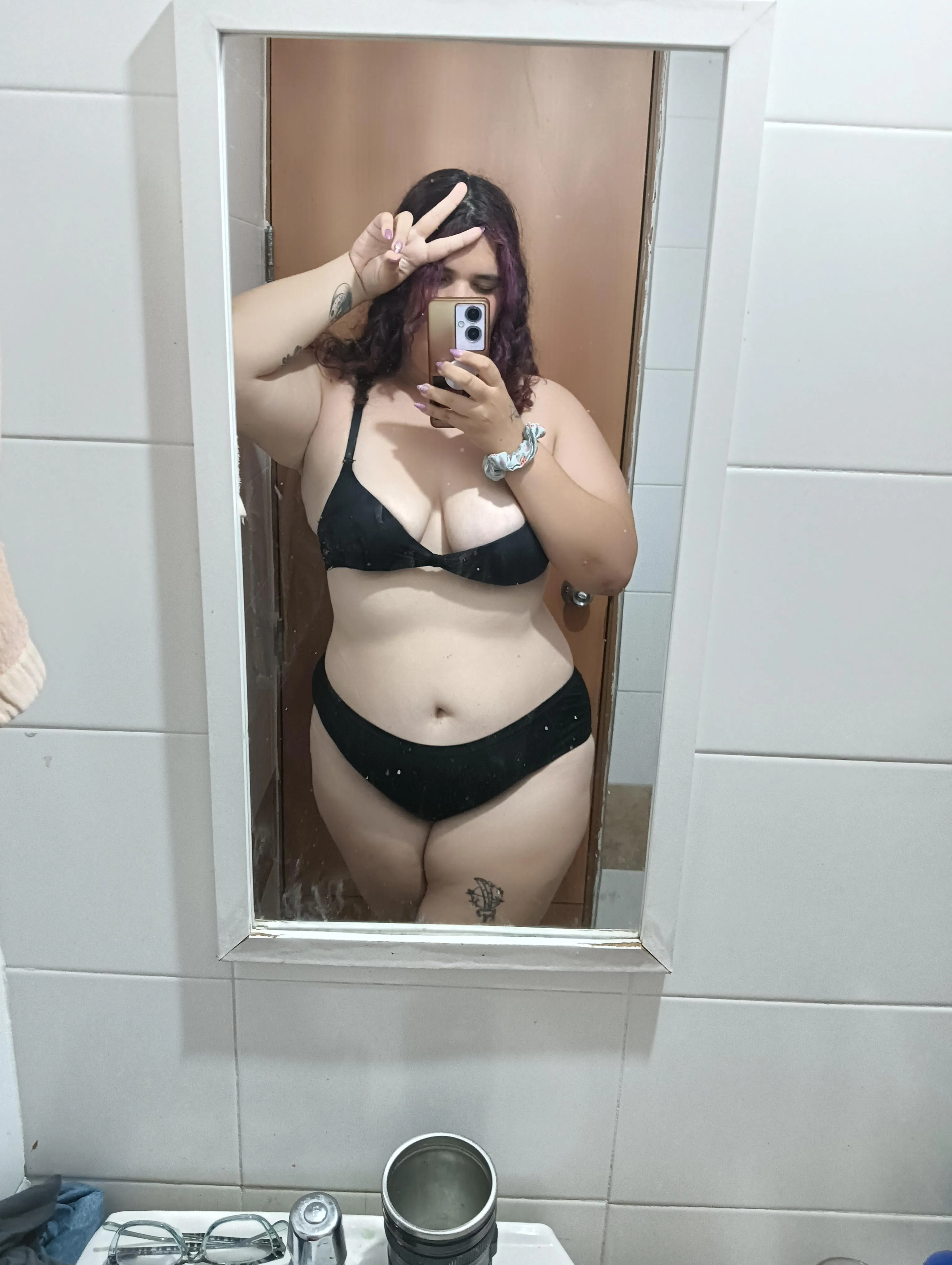 I wanna sext a lot and fill my holes rn 🤤