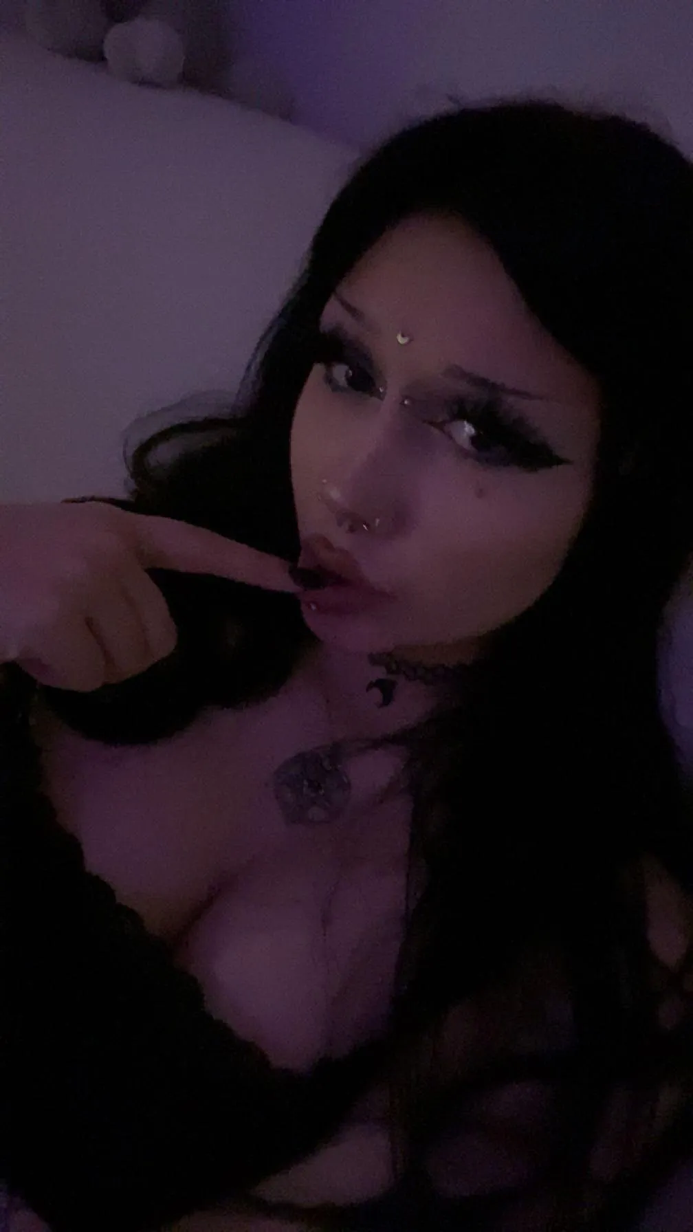 looking for an [online] daddy to take care of my bills :(