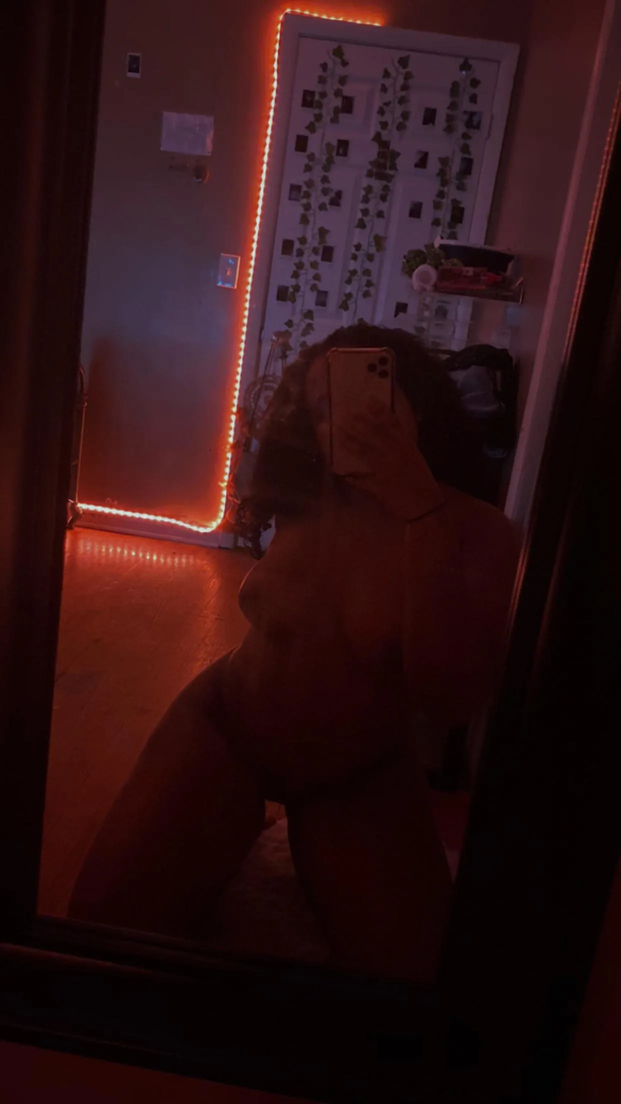 mommy’s craving an intense sph or degradation session. super horny rn😩🫦 let’s see who’s weak enough to inbox