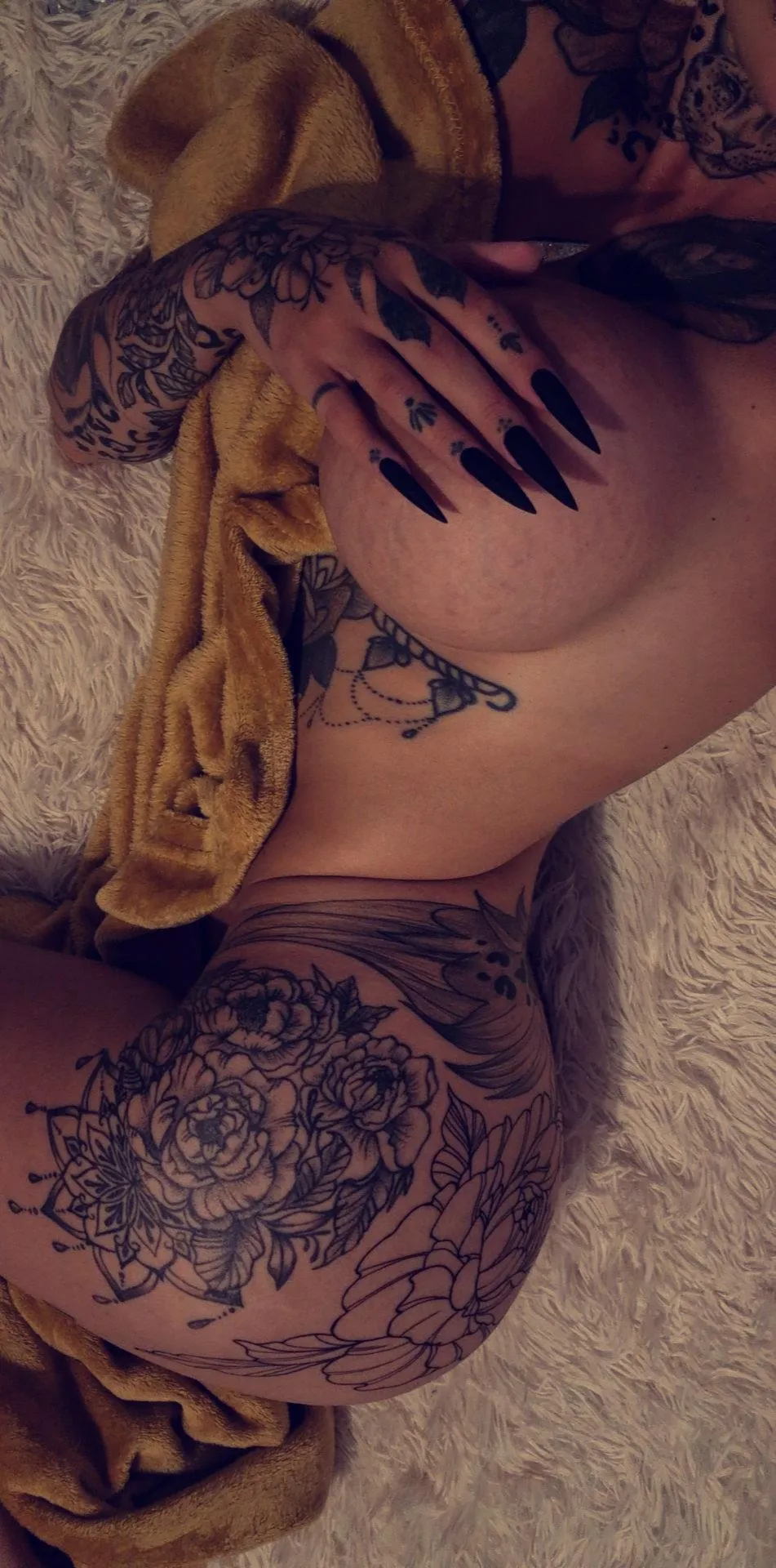 Ootko jo nähny mun uuden tunnin mittasen videon 🥵