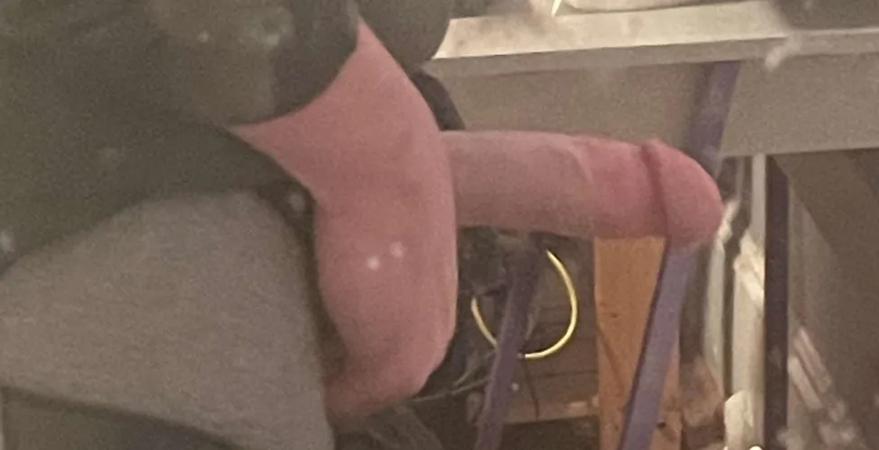 Stormy night fun 18M 6'4 and hung for any woman.