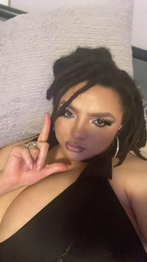 Sultry Goddess Come and Serve Me..