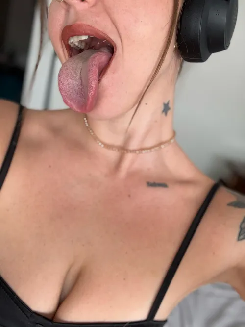 this tongue should be licking your dick rn ;)