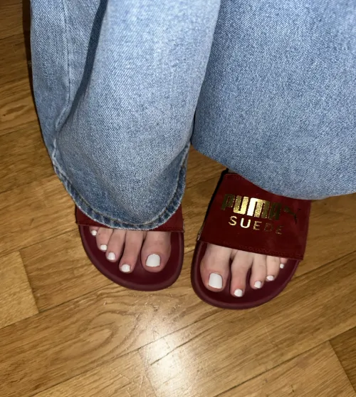 What do you prefer ? Clean dry feet or sweaty smelly feet in sandals ?