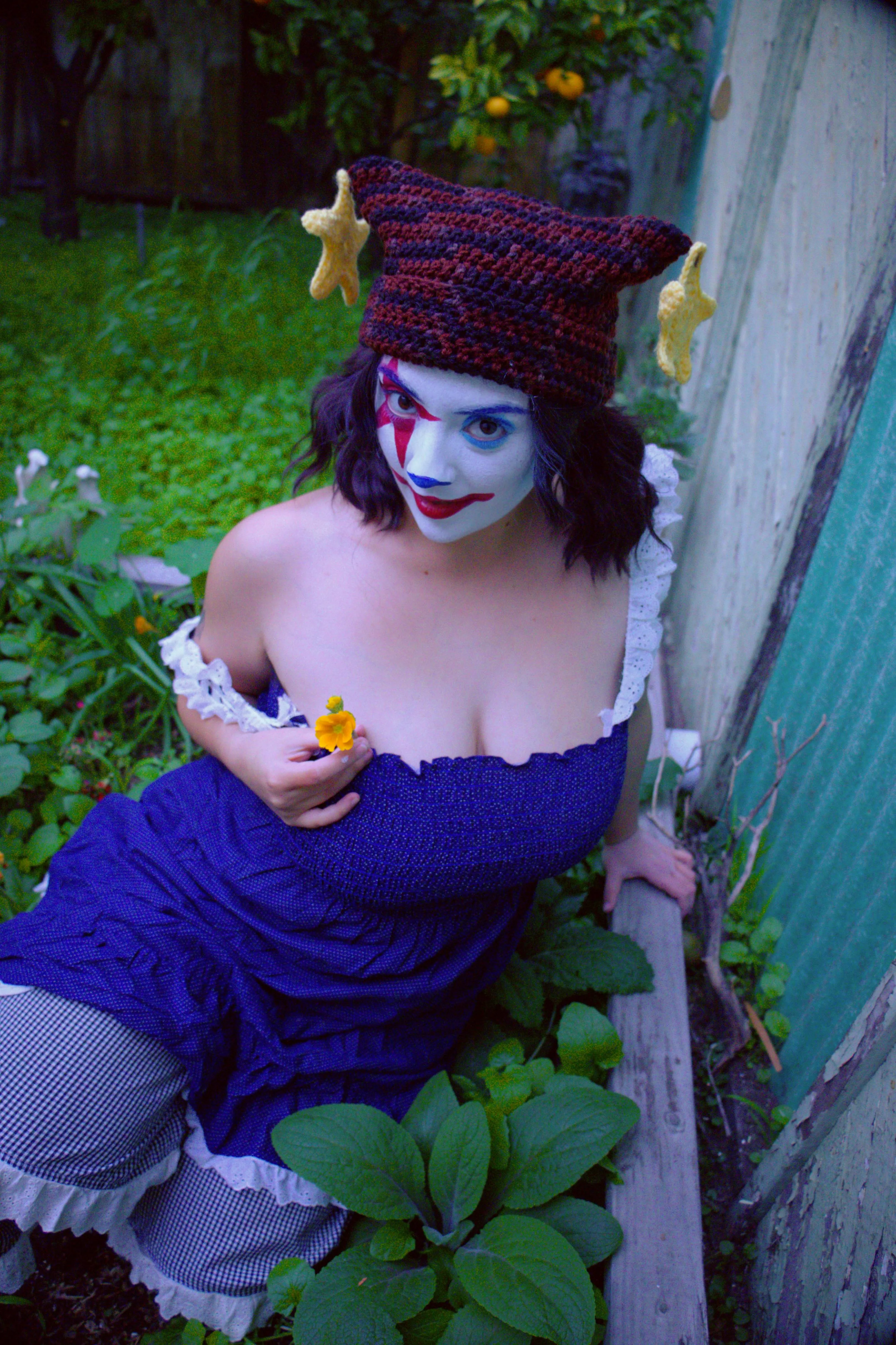 Can you make my flower squirt like a real clown? Lolol 🌼💦