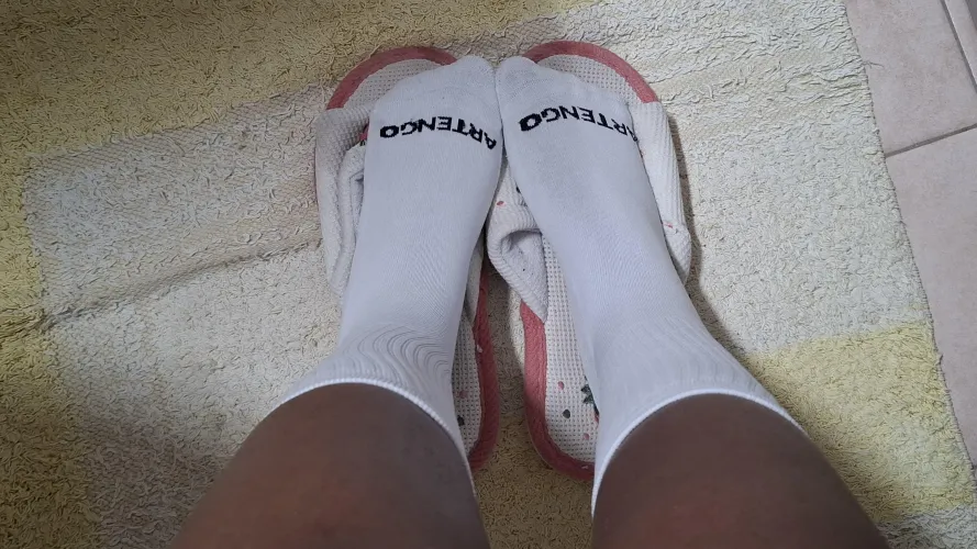 Clean skin, clean socks, and time to clear your paycheck ✨️