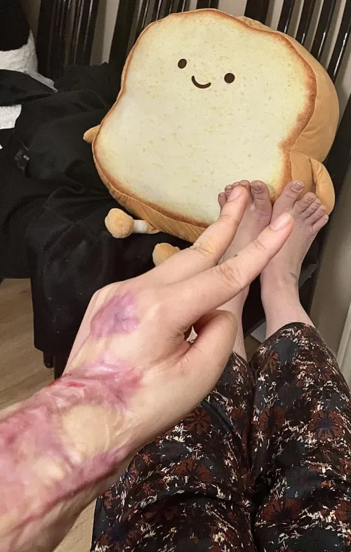 Dm me I’m bored and very high