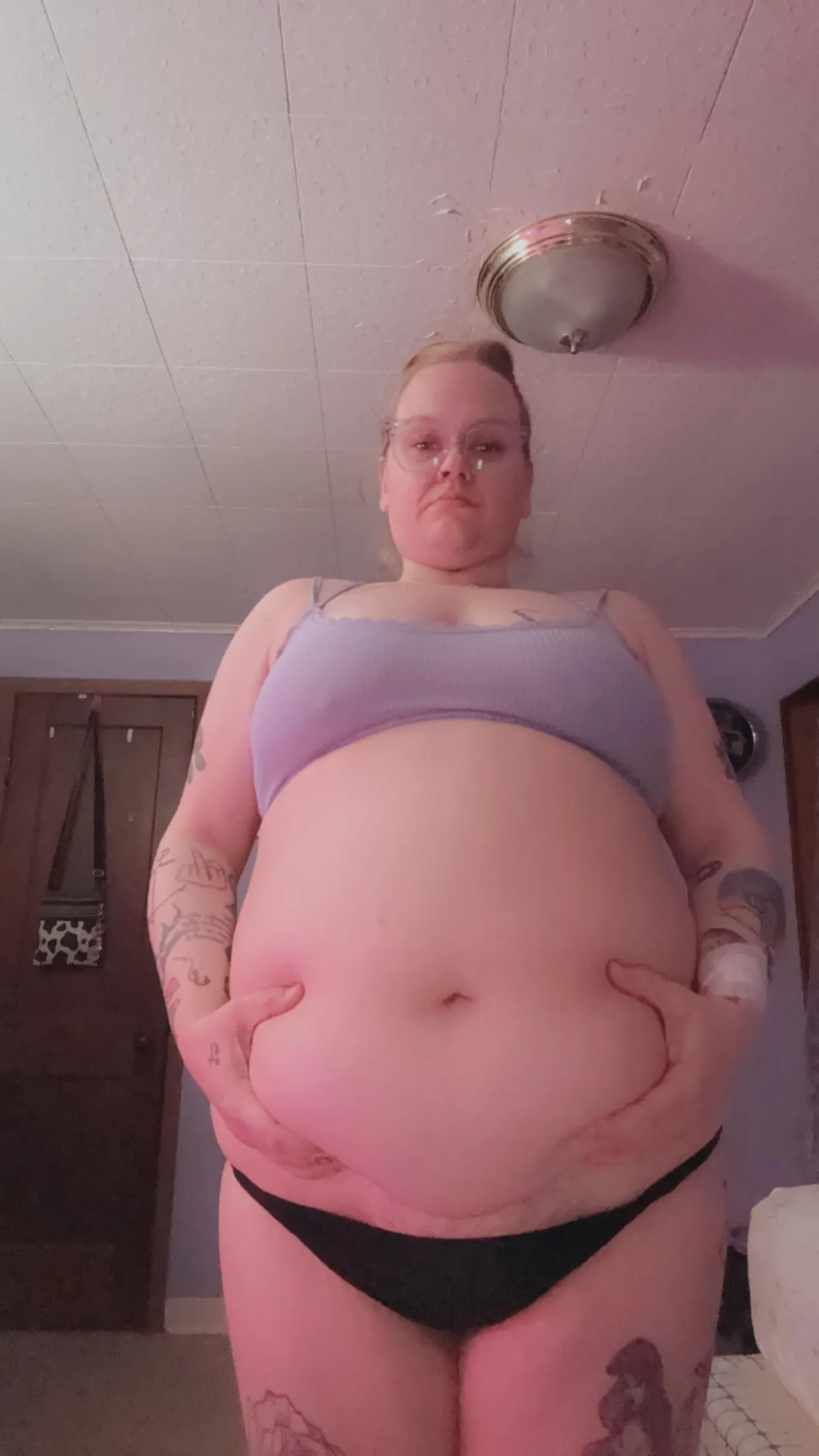 I really wanna pierce my belly button 🤤😍