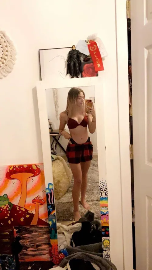 Im very horny who can turn me on