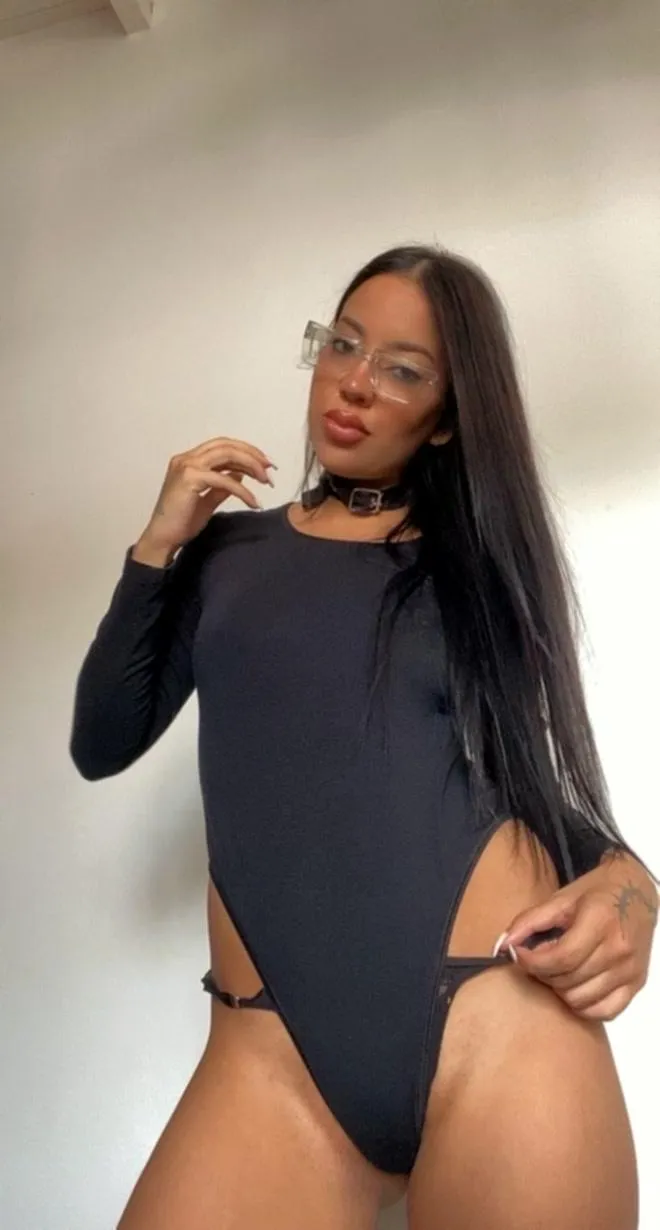 my pussy’s aching to be stretched, filled, and used  who’s man enough to remind it how good that feels?