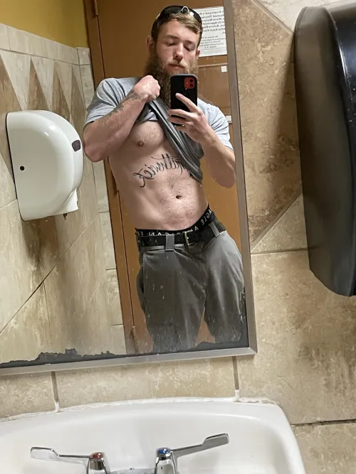 Older women hmu? 28 m