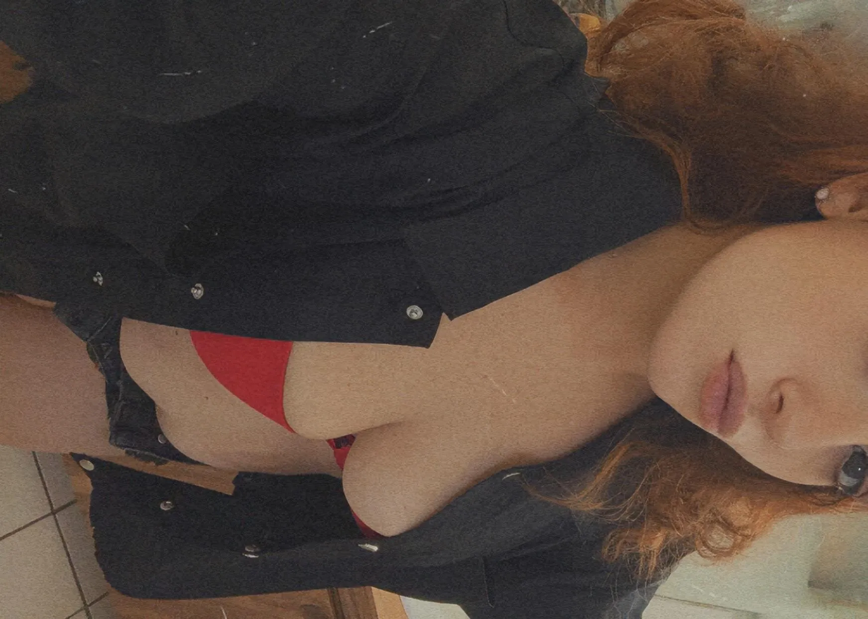 Only 5’1 of pure sweetness 🤭