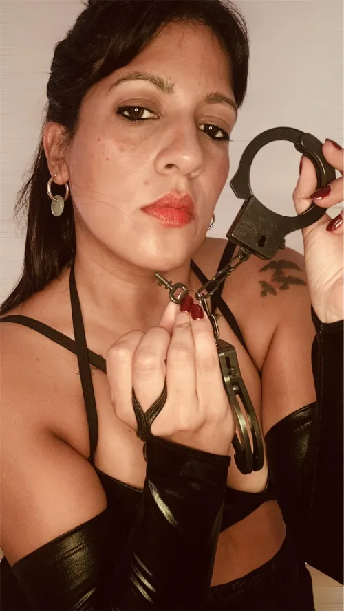 You are a prisoner of my will; the keys to your freedom are in my hands 🧎🏻