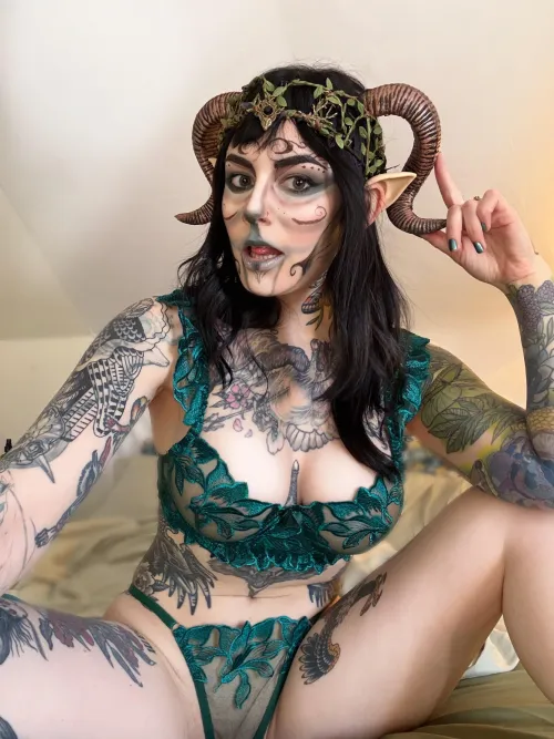 You trespass in the woodland realms and encounter this feral faun/elf…what happens next? 😜🌿