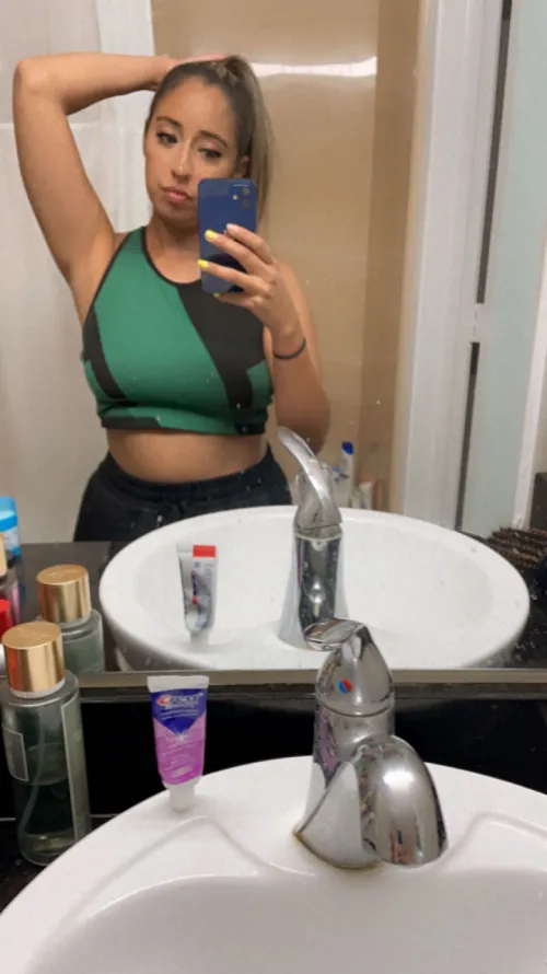 35 F. I'm so horny rn...