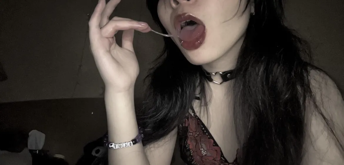 <3