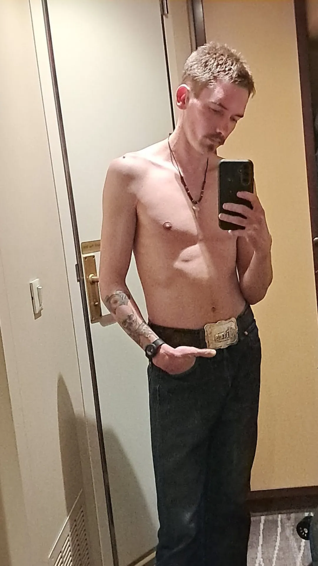 Any ladies want to hang out?