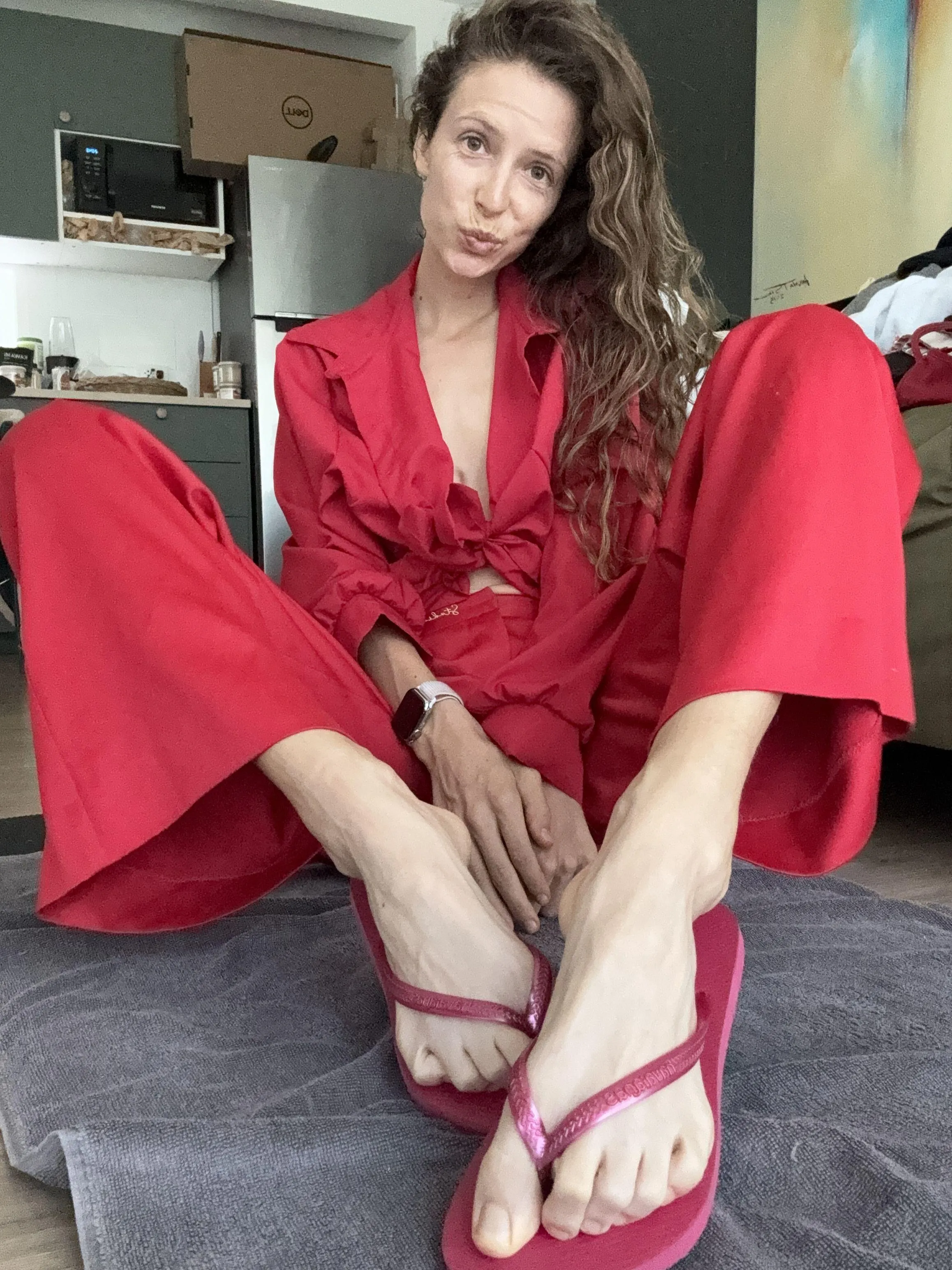 Do you like my veiny feet crossed in those perfect Flipflops?